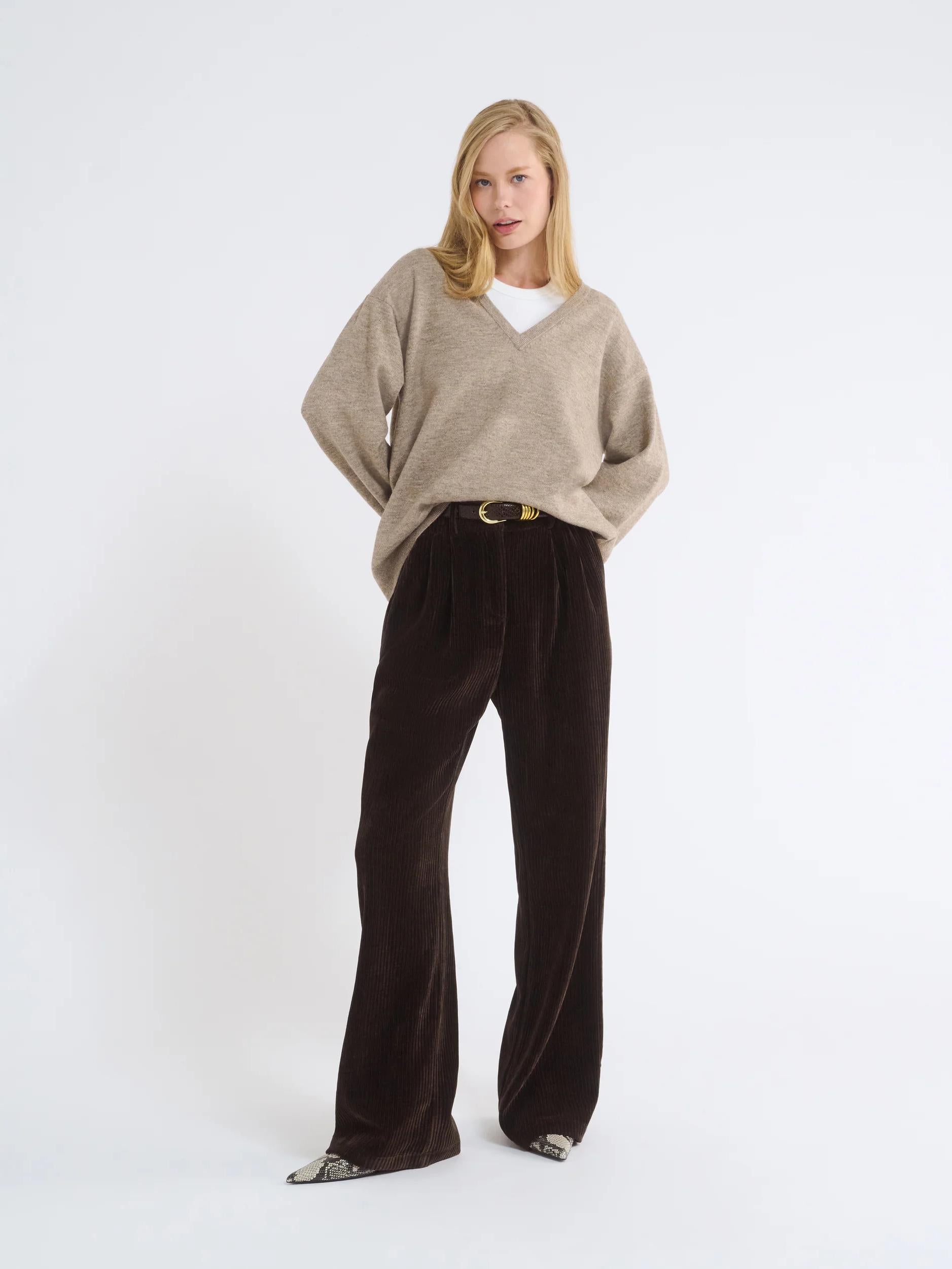 Vintage-Inspired Corduroy Wide-Leg Ensemble